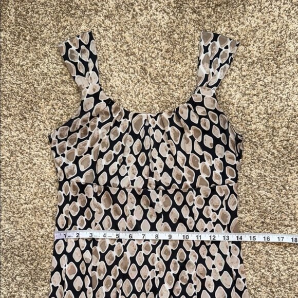 Elegant Black and Cream Patterned Dress - Picture 12 of 13